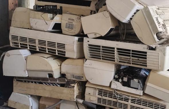 Hình ảnh máy lạnh cũ ở kho